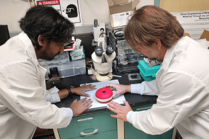 Nitin Jayakumar and Igor Paprotny collaborating on the development of a prototype for airborne virus detection, photo courtesy of Paprotny Lab/UIC.