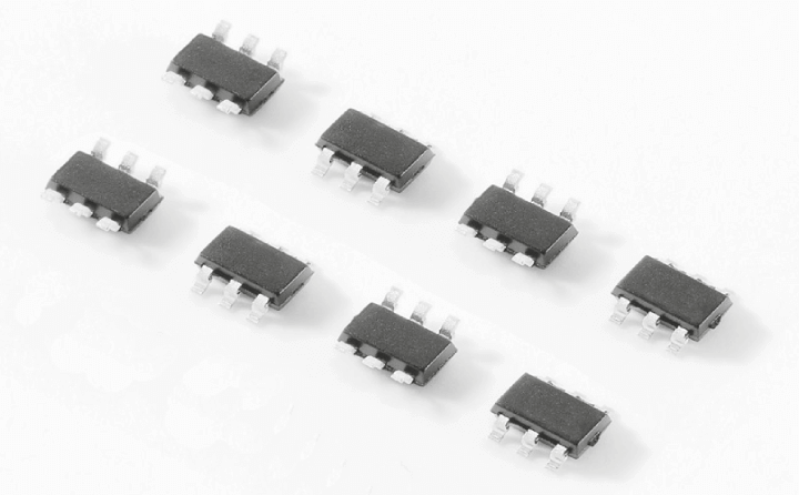 the SP0504S component, designed with integrated low capacitance rail-to-rail diodes and an avalanche breakdown diode. Emphasizing its protection capabilities against ESD, EFT, and low surge events, and its compatibility with high-speed signal pins such as HDMI, DVI, USB2.0, and IEEE 1394.